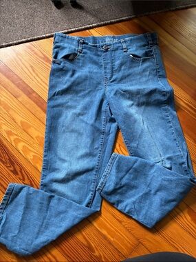 Time and Tru Women’s Straight Blue Jeans
